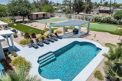 Image de Private One Acre of Fun: 9-Hole Golf Course, Pickleball Court, Pool Table, Swimming Pool