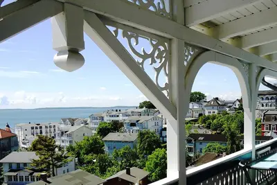Appartement de vacances \"Villa Bella Vista - Meerblick 6\" avec vue sur la mer, balcon et Wi-Fi.