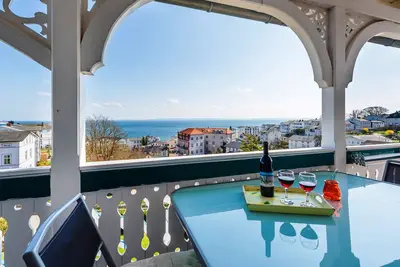Appartement de vacances \"Villa Bella Vista - Meerblick 3\" avec vue sur la mer, balcon et Wi-Fi.