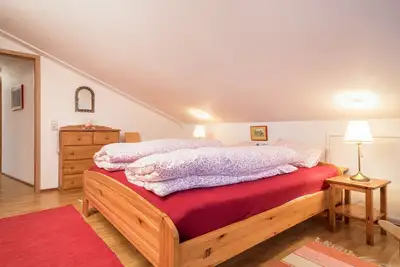 Image de Appartement de vacances \"Adlerblick\" avec vue sur les montagnes, terrasse privée et Wi-Fi.