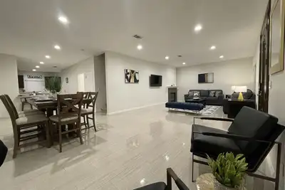 Image de *New* Luxury Disney Vacation w/ Game Room