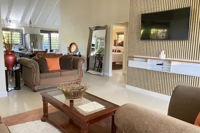 Image de Orchid Botans w/private chef and beach 2 mins from shopping and food