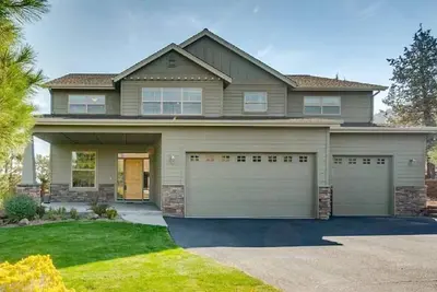 Image de Fantastic Eagle Crest Home, Resort Pool, Fitness Center, Golf, Pickleball, Fireplace, Quiet Street