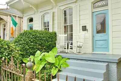 Image de Charming Irish Channel Home | Steps to Magazine St