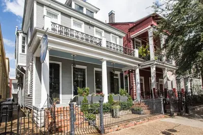 Image de Farmhouse Cottage | Centrally Located + Streetcars