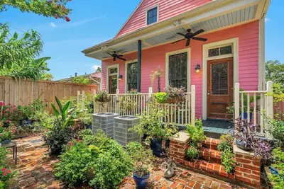 Image de Eclectic Duplex | Lovely Yard, Live Like a Local