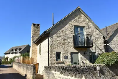 Image de Bridge House, pet friendly, with pool in Cotswold Water Park