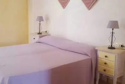 Image de Appartement 'Trilocale Stella La Maddalena' avec terrasse privée, Wi-Fi et climatisation.