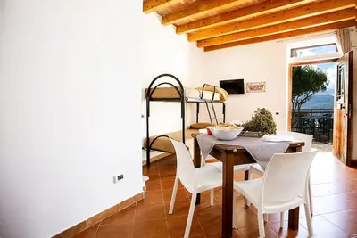 Image de Maison de vacances \"Paese Albergo - Athena\" avec vue sur mer, balcon et Wi-Fi.