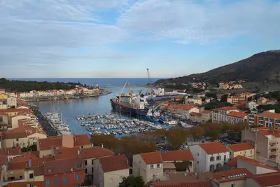 Image de Studio avec terrasse ayant une magnifique vue sur le port