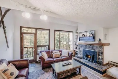Image de Snowater Condo #55 - Wood Stove - Wi-Fi - W/D