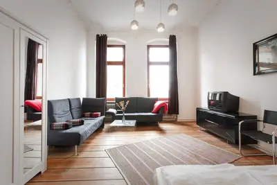 Image de Family-friendly Apt in Central Location with Large Kitchen and Bathroom with Tub