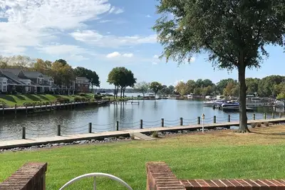 Image de Lake Norman Waterfront 1st Fl Luxury Condo, 3 Bed, 2 Bath, Pool, Newly Renovated