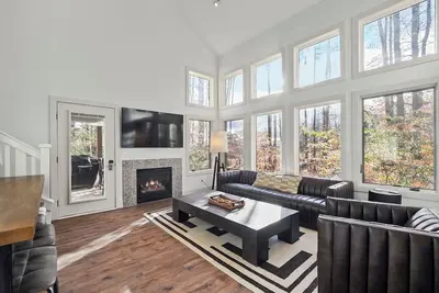 Image de Ultimate Ski in, Ski Out Upper Level Condo #762 | Gas Fireplace | Remodeled
