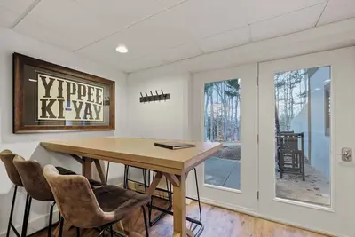 Image de Ski In, Ski Out Supreme Lower Level Condo | Washer/Dryer