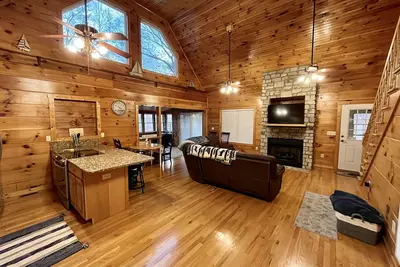 Image de Rustic Escape on Lake Hartwell - Pet Friendly, Kayaks and Paddleboards Provided!