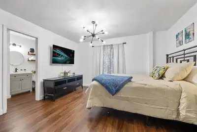 Image de Ivor’s Cottage - Cozy 2br - Game Room - Backyard - Youth Sports Accommodations