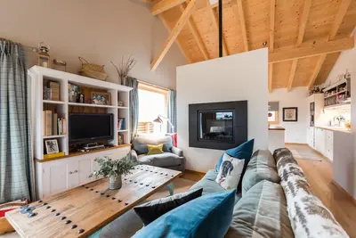 Luxury Ski Chalet near Verbier - 5mins to the gondola - fresh snowfall 9&10 Dec!