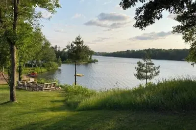 Image de Classic, Stylish 2 Bd 2 Ba Lake Condo on Cross Lake