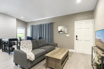 Cozy 2bdrm Central Phx-3min walk to Central/Camelback Light Rail Stop