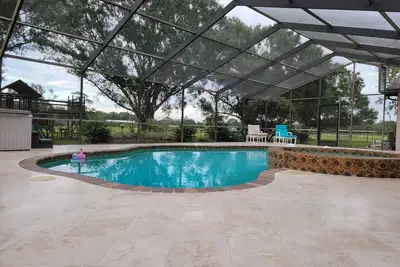 Image de Maison immense avec 3 cambres et 3 salles d'eau et piscine sur un terrain prive
