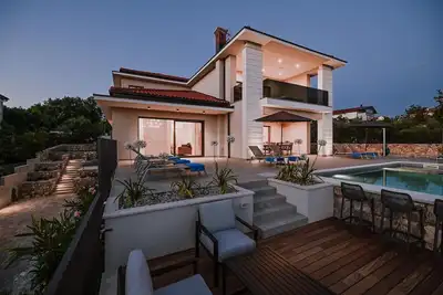 Image de Magnifique maison à Malinska avec WiFi