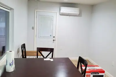 Image de Brand new Modern one bedroom apt. 10 minute from airport