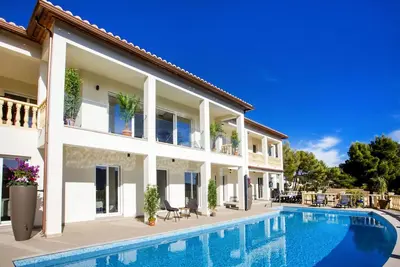 Appartement dans une maison de vacances avec climatisation, Wifi, piscine privée, Tv, patio