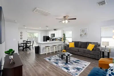 Image de Cozy & Roomy 4 Bd/2. 5 Ba Entire House*Lackland Afb/Seaworld/Riverwalk/The Alamo/