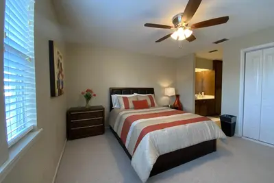 Image de Stay near La Plaza Mall and many restaurants!