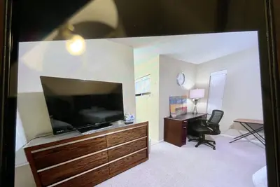Image de Private room with private bathroom near the mall (Holiday Specials)