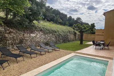 Image de Maison provençale en campagne avec piscine privée