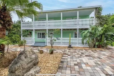 Image de Entire duplex, steps to beach, right off A1a!
