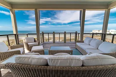 Image de Luxury beach-front home, gourmet kitchen, private pool, gated community, gear