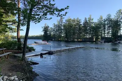 Image de Cozy year round cottage on Square Pond with gradual sandy beach.