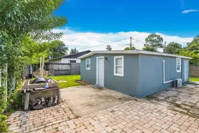 Image de Adorable 1-bedroom guesthouse with free parking