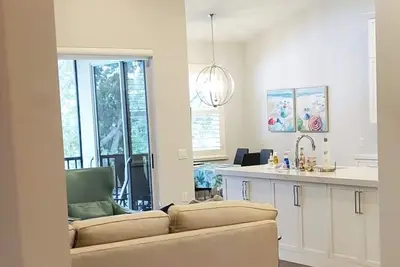 Image de Modern renovation in Pelican Sound Golf & River Club