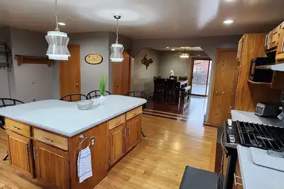 Image de Cozy king bed suite, minutes away from ski resorts, snowmobile, and Atv trails.