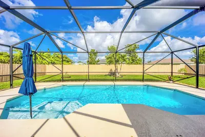 Image de Peaceful 3bd & 2ba with Salt Water Heated Pool, 35 min. 's from Jensen Beach!