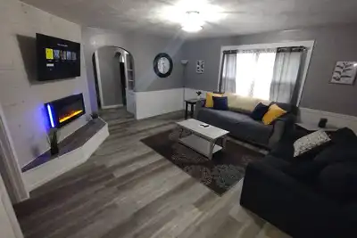 Image de 3 bedroom 1 bath. less than a mile to Union Hospital