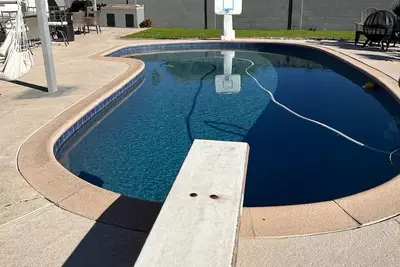 Image de Beautiful Spacious Home w/ pool - minutes from anything you want! ! !