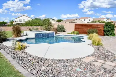 Image de Cozy Desert Gem with Pool and Hot tub