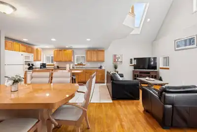 Image de E. Rochester Darling - Sleeps 6!
