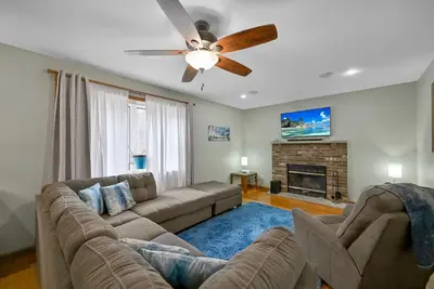 Image de Poconos Peaceful Retreat. Short drive to Ski, Swim, Hike, or Shop! 4 Bedrooms.