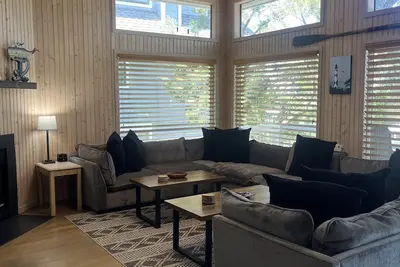 Image de Savor the morning light from the decks and porches; close to lighthouse and ferry