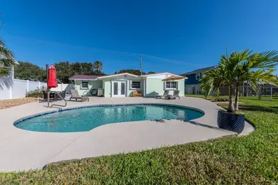 Image de 🐬 🌴 🌺Deals- Pool -Hot Tub Home-short walk to the beach & all-3br\/2Baths
