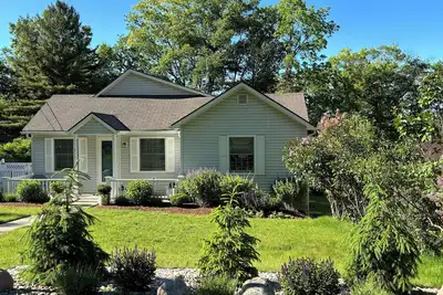 Image de Latitude Adjustment Ii - Simply Gorgeous With Great Location Close To Downtown!