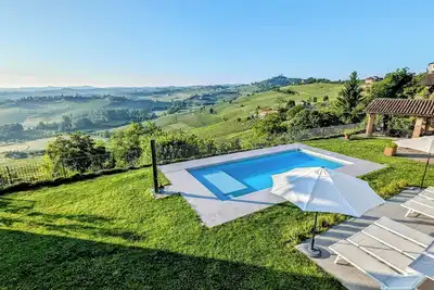 Villa Perla, au sommet d'une colline avec piscine
