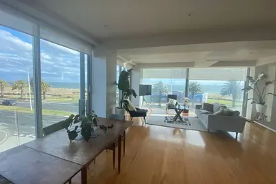 Image de Retro Chic Beachfront Penthouse in Port Melbourne