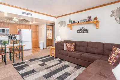 Image de Condo 205, Wifi, Gas Fireplace, Community Pool &